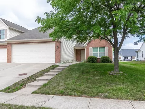 1382 Hamilton Dr, Greenwood, IN 46143