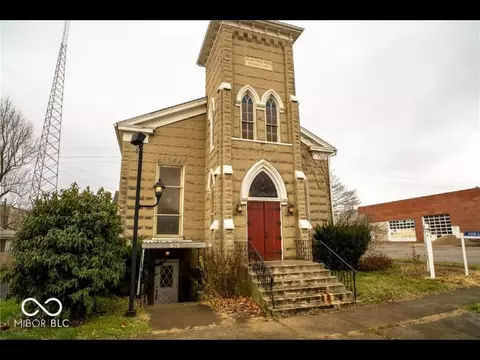 136 W Church St, Cambridge City, IN 47327