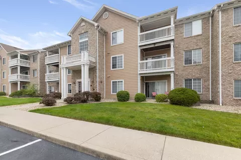 6517 Emerald Hill Ct #207, Indianapolis, IN 46237