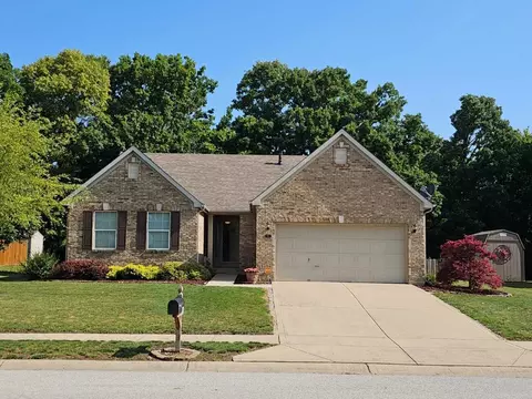 882 Woodgate Ln, Greenwood, IN 46143