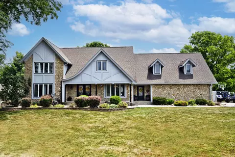 2291 Woodsway Dr, Greenwood, IN 46143