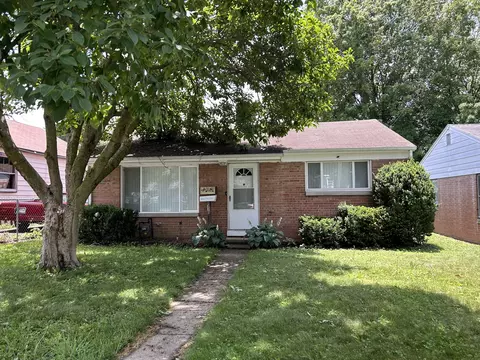 329 E 36th St, Anderson, IN 46013