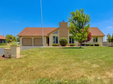 3192 E Pleasant Run Dr, Shelbyville, IN 46176
