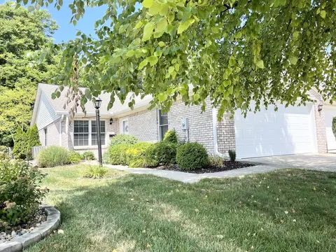 822 Shepherds Way, Greenwood, IN 46143