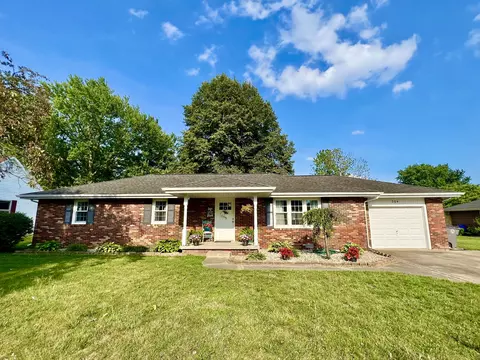 304 Manor Heights Dr, Seymour, IN 47274