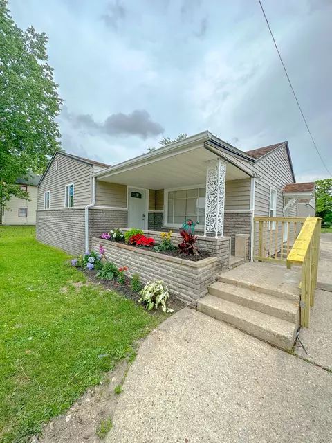 1303 E 7th St, Muncie, IN 47302