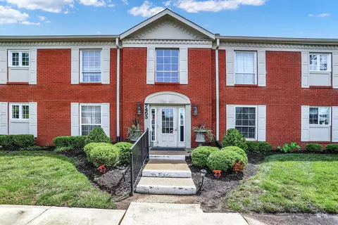 7453 Lions Head Dr, Indianapolis, IN 46260