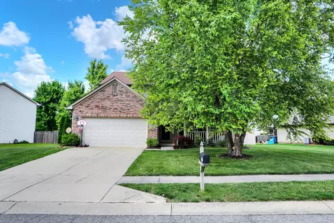 12552 Geist Cove Dr, Indianapolis, IN 46236