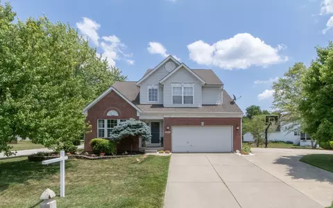 14725 Deerwood Dr, Carmel, IN 46033