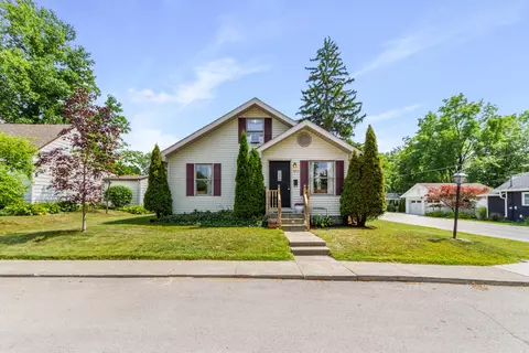895 W Pine St, Zionsville, IN 46077