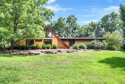 2577 Mullinix Rd, Greenwood, IN 46143