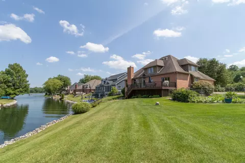 4750 Stonebridge Ct, Columbus, IN 47201