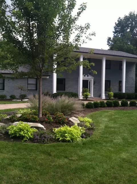 7405 Glennmore Dr, Indianapolis, IN 46256