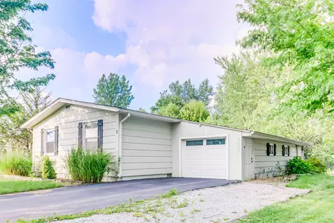 9 Fountain Lake Dr, Greenfield, IN 46140