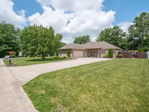 5608 W Holmbrook Dr, Muncie, IN 47304