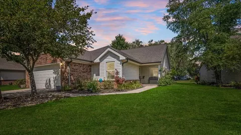 8661 Quarterhorse Dr, Indianapolis, IN 46256