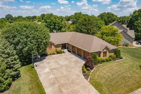 2477 Willow St, Greenwood, IN 46143