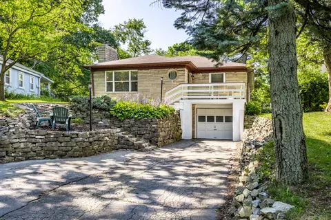 6869 E Pleasant Run Parkway South Dr, Indianapolis, IN 46219