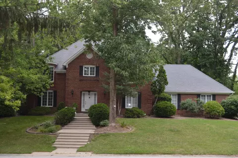 200 Raintree Dr, Zionsville, IN 46077