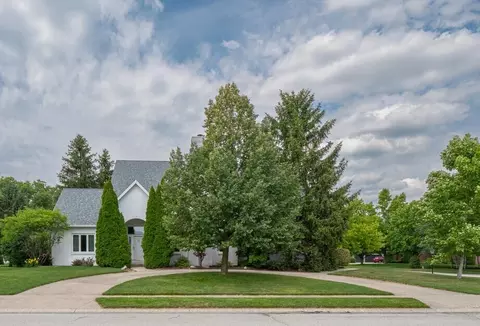 14074 Doubletree Ln, Carmel, IN 46032