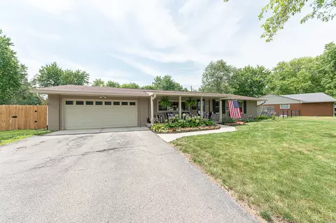 4236 Roselawn Ave, Columbus, IN 47203