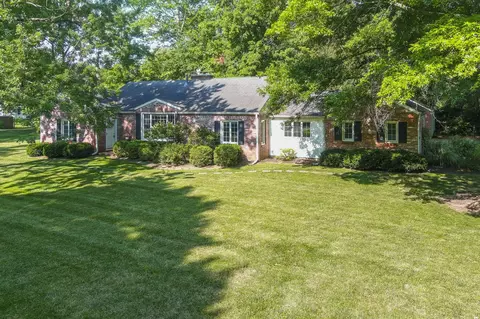 7704 Clarendon Rd, Indianapolis, IN 46260