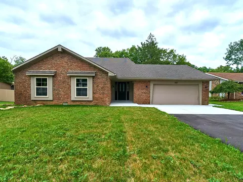 897 Briarwood Dr, Greenwood, IN 46142