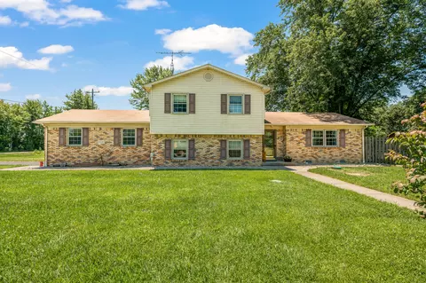 10421 E Sandy Knob Dr, Seymour, IN 47274