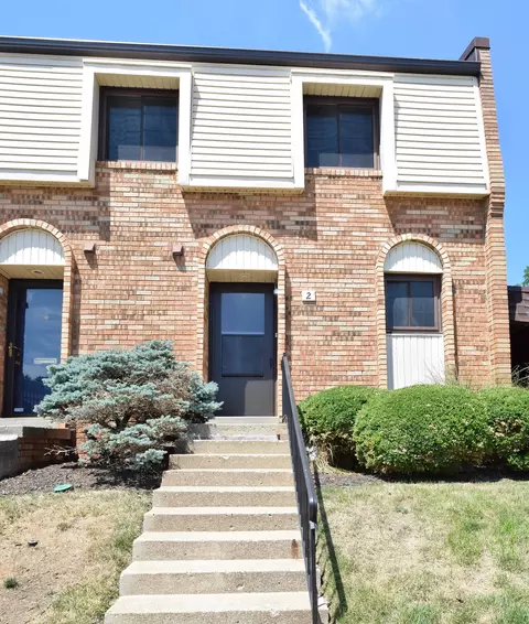 2 Druid Hill Ct, Carmel, IN 46032