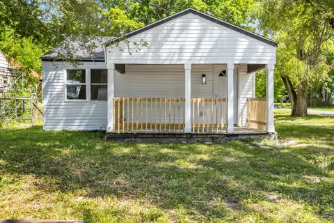 2402 W 27th St, Anderson, IN 46016