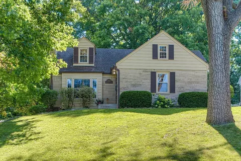 5125 Boulevard Pl, Indianapolis, IN 46208