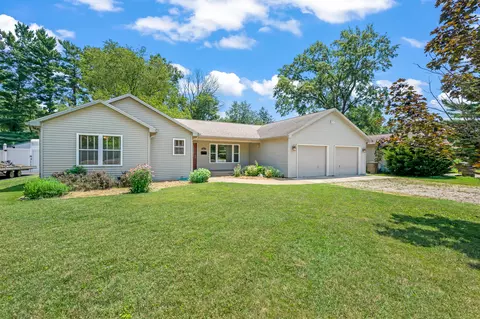 3223 Sycamore Dr, Columbus, IN 47203