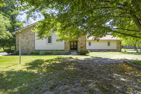 945 Saddlebrook Dr, Zionsville, IN 46077