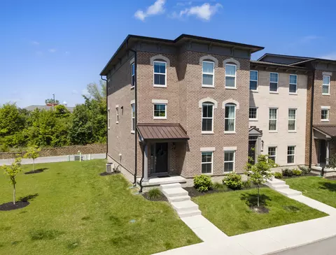 325 Fairfax Way, Zionsville, IN 46077