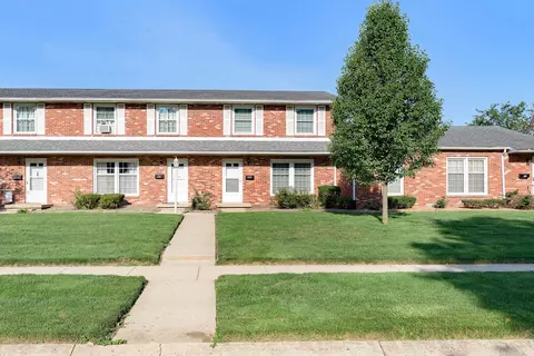 2218 Roselawn Dr #9, Lebanon, IN 46052