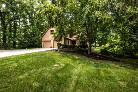 10003 Oakleaf Way, Mccordsville, IN 46055