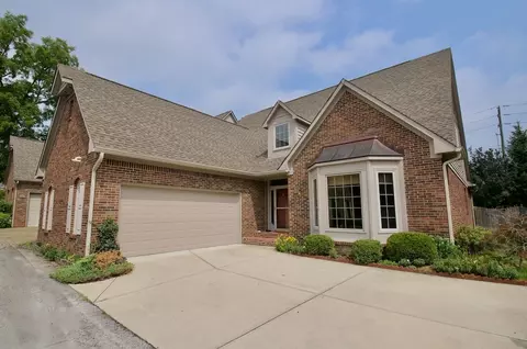 9560 Huntington Ln, Indianapolis, IN 46260