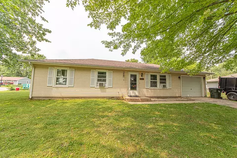 138 Hitchcock Dr, Hope, IN 47246