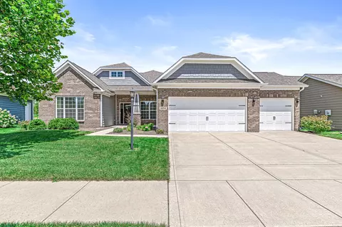 6054 Sugar Maple Dr, Zionsville, IN 46077