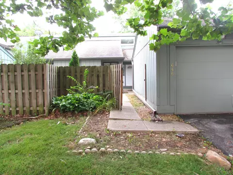646 Cobblestone Rd #12-B4, Avon, IN 46123