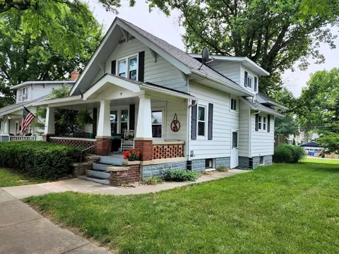 25 W Harrison St, Mooresville, IN 46158