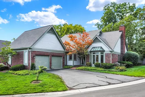 9446 Spring Forest Dr, Indianapolis, IN 46260