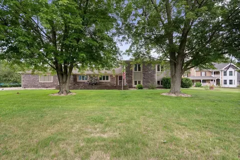 5160 Hill Valley Dr, Pittsboro, IN 46167