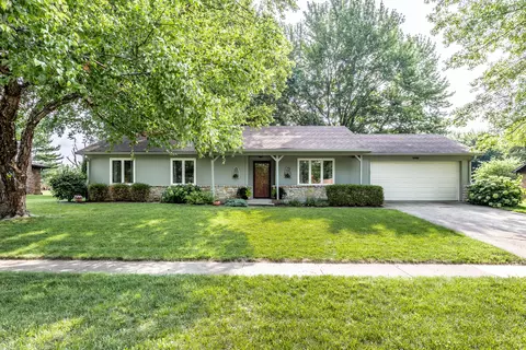 1085 Waterford Dr, Greenwood, IN 46142