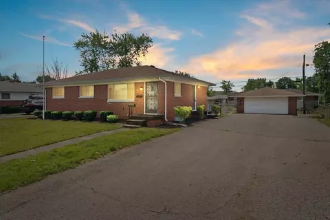 5405 Meadowood Dr, Indianapolis, IN 46224