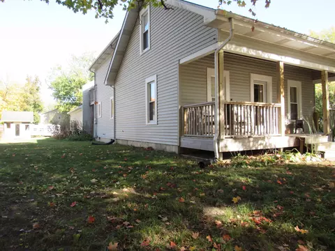 Exterior - 827 Harrison St, Covington, IN 47932 photo 13 of 17