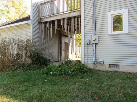 Exterior - 827 Harrison St, Covington, IN 47932 photo 9 of 17
