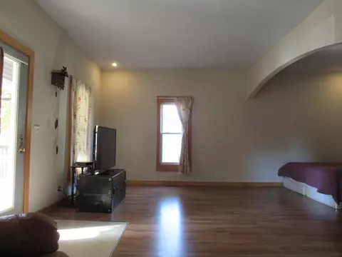 Living - 827 Harrison St, Covington, IN 47932 photo 3 of 3