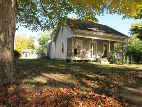 Exterior - 827 Harrison St, Covington, IN 47932 photo 16 of 17