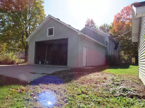 Exterior - 827 Harrison St, Covington, IN 47932 photo 15 of 17